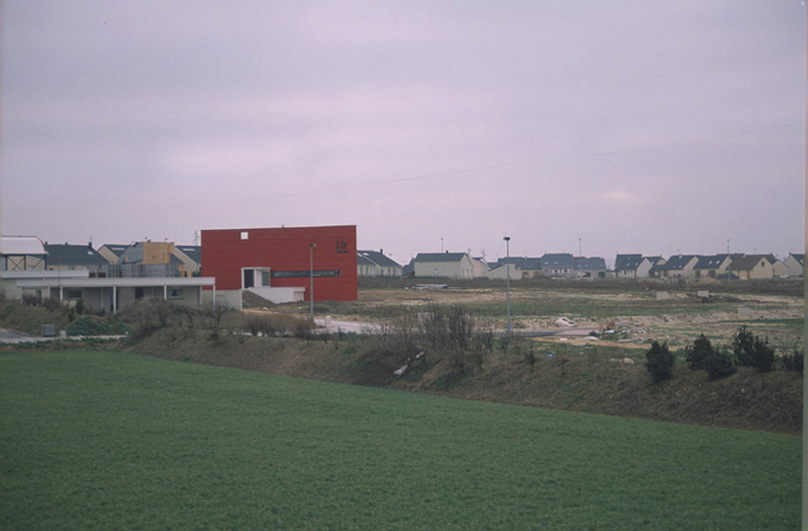 La maison derrière le mur