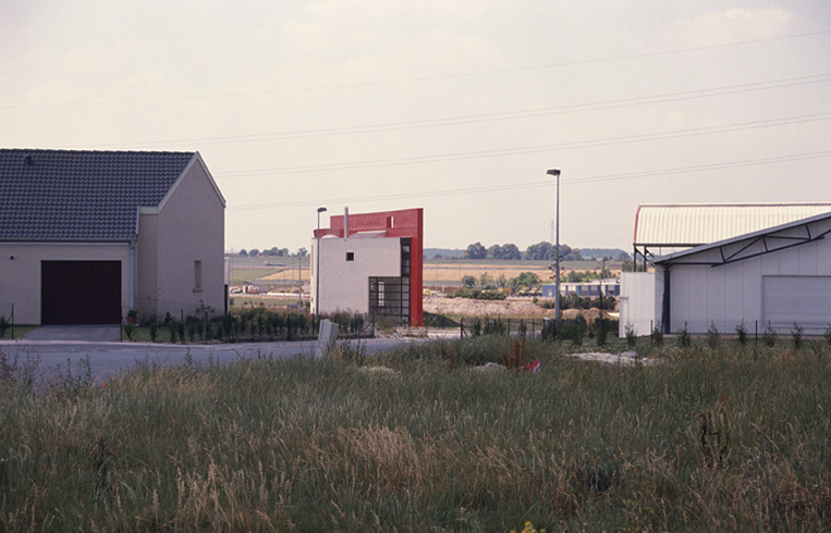 La maison derrière le mur