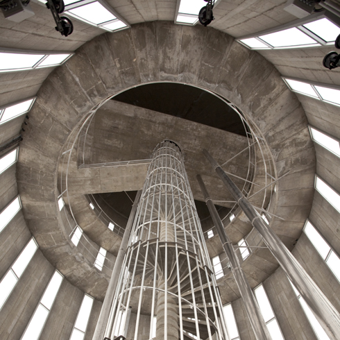 Le phare des eaux de la terre à Fos