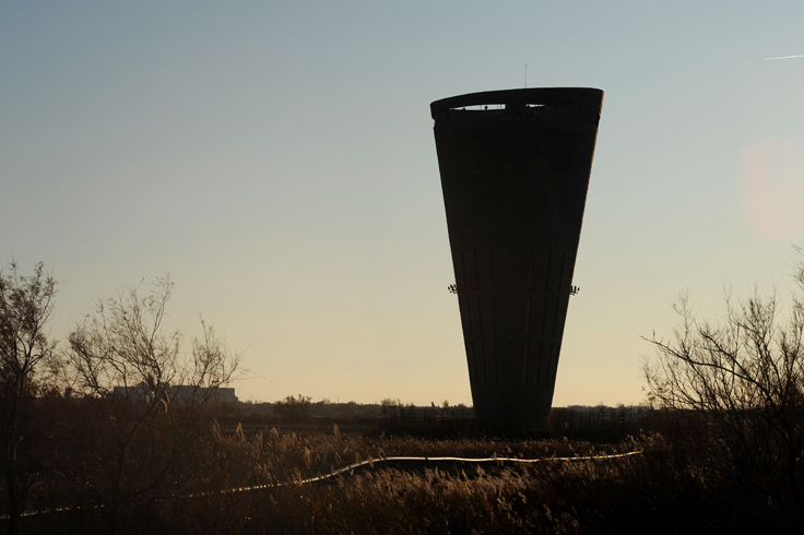 Le phare des eaux de la terre à Fos