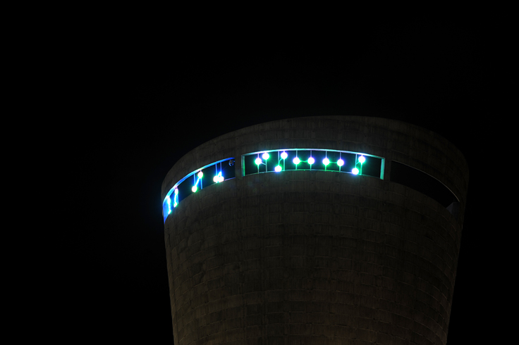 Le phare des eaux de la terre à Fos